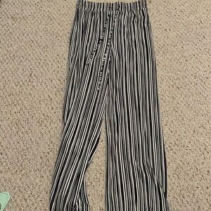 Wild Fable, size small, black and white